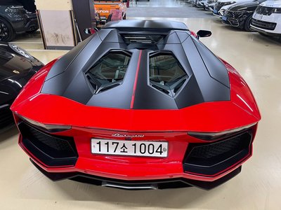 LAMBORGHINI AVENTADOR - 4