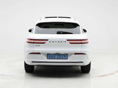 صورة 6 لـ 2022 Genesis ELECTRIFIED GV70
