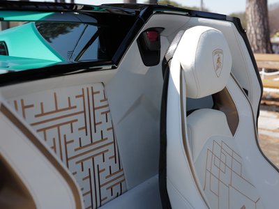 LAMBORGHINI AVENTADOR - 10