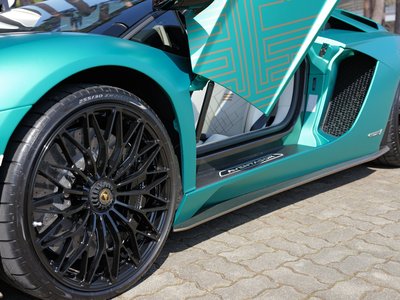 LAMBORGHINI AVENTADOR - 6