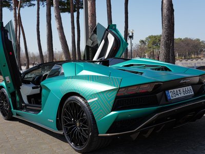 LAMBORGHINI AVENTADOR - 4