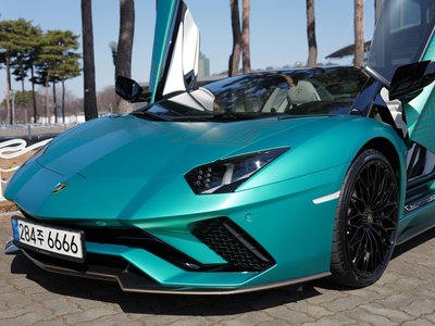LAMBORGHINI AVENTADOR - 2