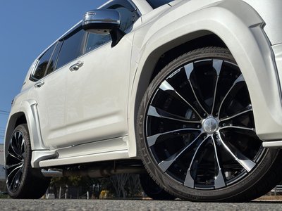 TOYOTA LAND CRUISER 300 - 7