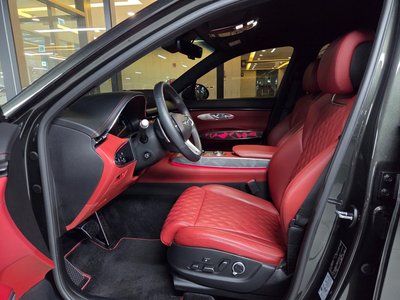 صورة 4 لـ 2023 Genesis GV70