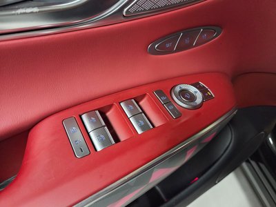 صورة 9 لـ 2023 Genesis GV70