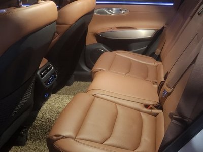صورة 7 لـ 2025 Genesis GV70
