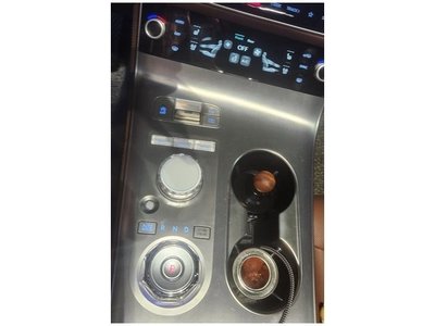 صورة 5 لـ 2025 Genesis GV70