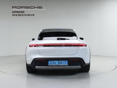 PORSCHE TAYCAN - 3
