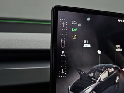 2025 Tesla MODEL 3 — миниатюра 12