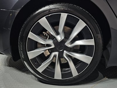 صورة 8 لـ 2025 Tesla MODEL 3