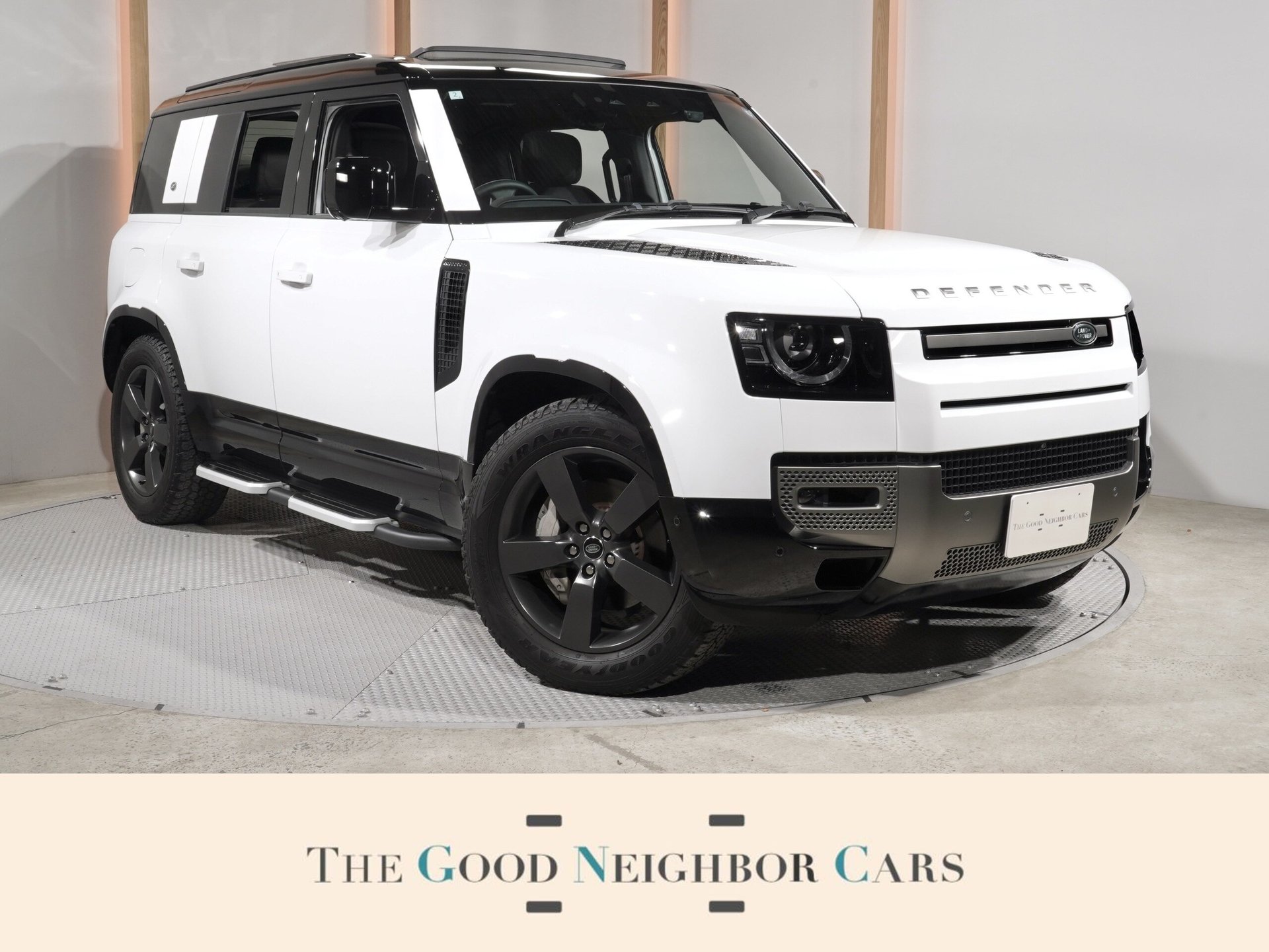 LAND ROVER DEFENDER - View 1