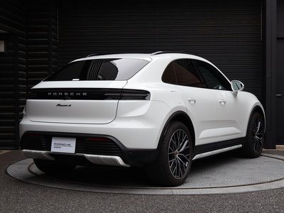 PORSCHE MACAN - 2