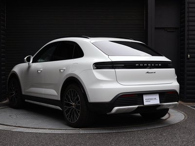 PORSCHE MACAN - 8