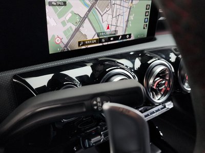 MERCEDES-BENZ CLA - 9