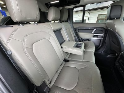 LAND ROVER DEFENDER - 10