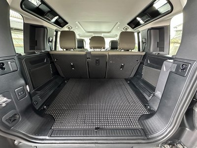 LAND ROVER DEFENDER - 9