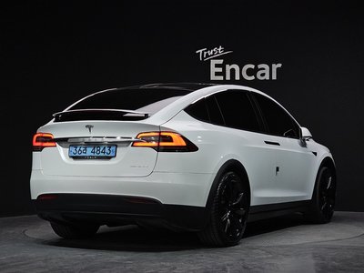 TESLA MODEL X - 4