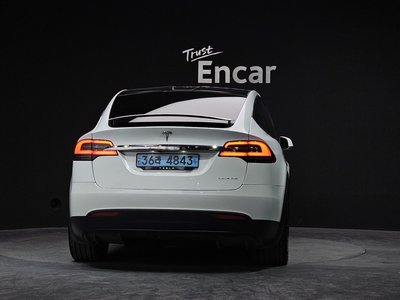 TESLA MODEL X - 3