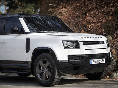 LAND ROVER DEFENDER - 7