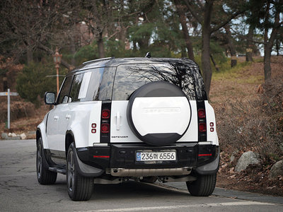 LAND ROVER DEFENDER - 2