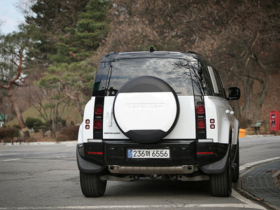 LAND ROVER DEFENDER - 6