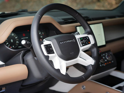 LAND ROVER DEFENDER - 9