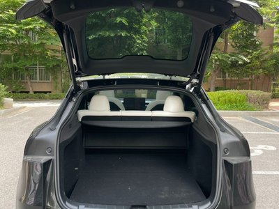 TESLA MODEL Y - 10