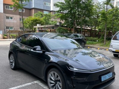 TESLA MODEL Y - 2