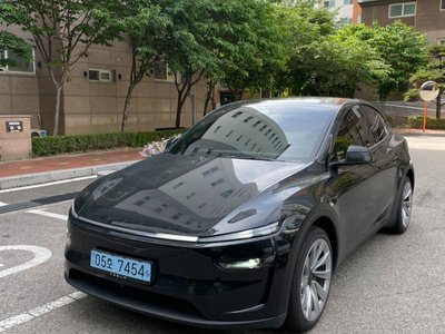 TESLA MODEL Y - 4