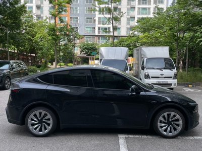 TESLA MODEL Y - 6