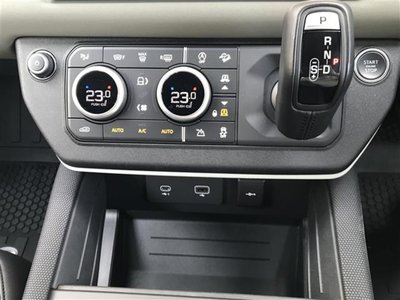 LAND ROVER DEFENDER - 6
