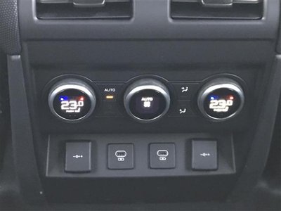 LAND ROVER DEFENDER - 7