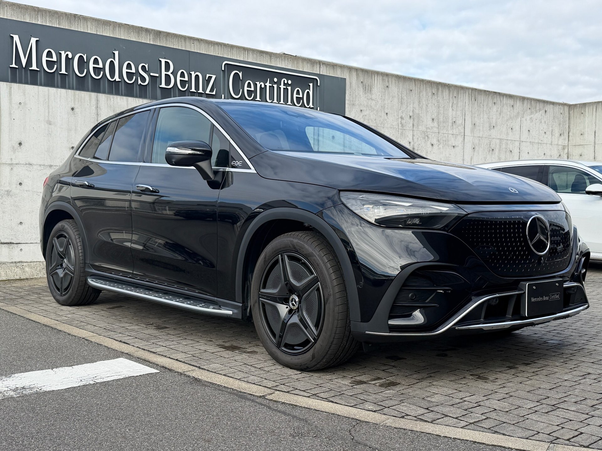 MERCEDES-BENZ EQE SUV - View 1