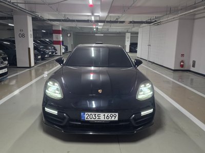 PORSCHE PANAMERA