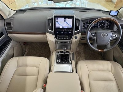TOYOTA LAND CRUISER 200 - 10
