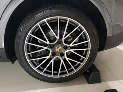 صورة 6 لـ 2020 Porsche CAYENNE