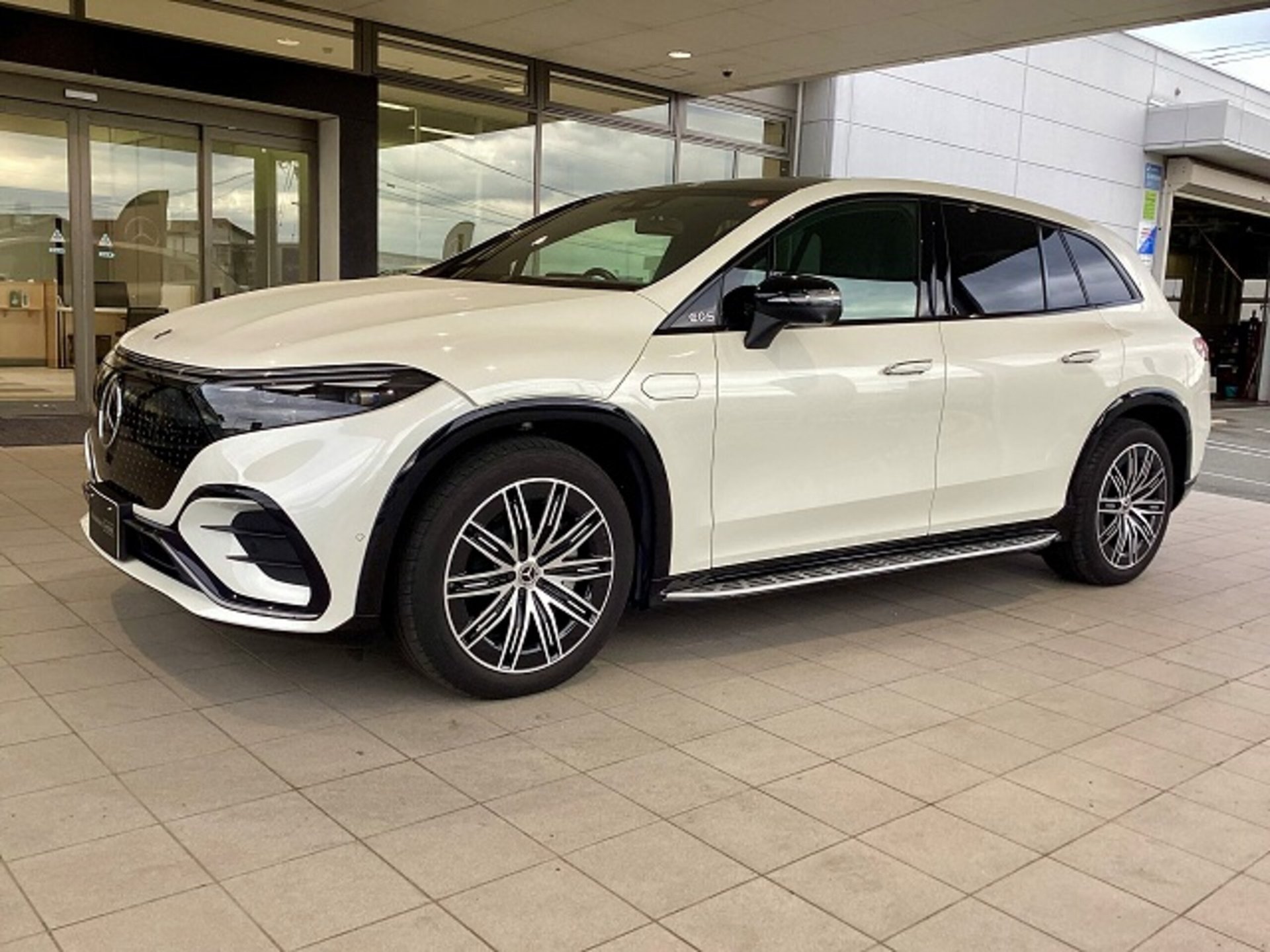 MERCEDES-BENZ EQS - View 1