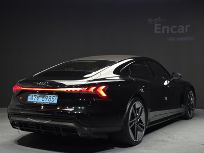 AUDI RS E-TRON GT - 3