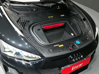 AUDI RS E-TRON GT - 7