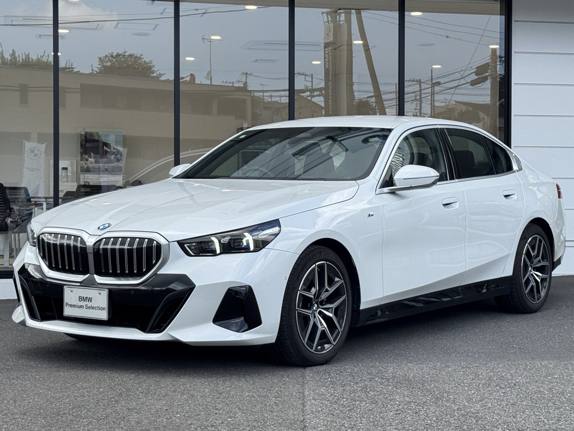 BMW 5 SERIES - View 1