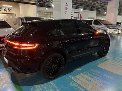 PORSCHE MACAN - 1