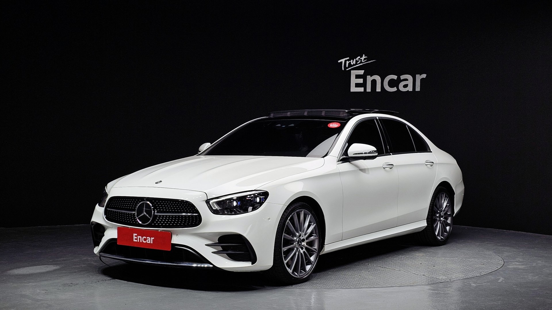 MERCEDES-BENZ E-CLASS - View 1