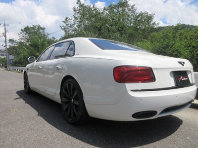 BENTLEY FLYING SPUR - 6