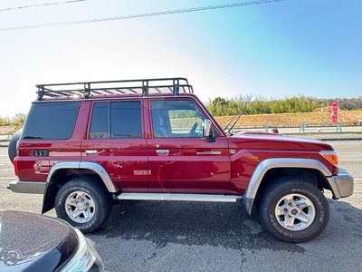 TOYOTA LAND CRUISER 70 - 1