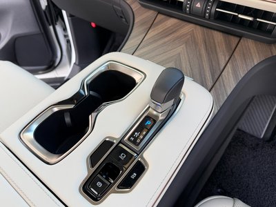 صورة مصغرة 21 لـ 2024 Lexus LM