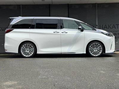 صورة 4 لـ 2024 Lexus LM
