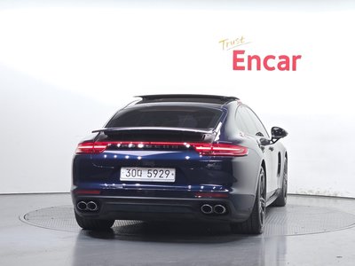 PORSCHE PANAMERA - 4