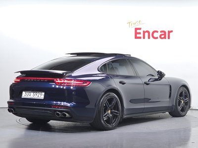 PORSCHE PANAMERA - 3