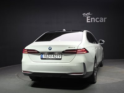 2025 BMW 5 SERIES 照片 3