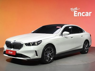 2025 BMW 5 SERIES 照片 1